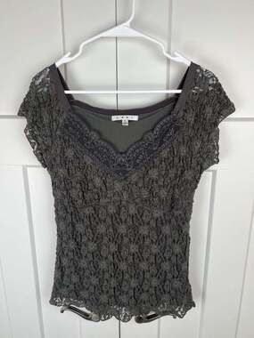CAbi 829 Top Large Charcoal Gray Lace Stretch Lined Cap Sleeve Romantic